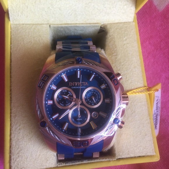 Invicta Other - INVICTA MENS WATCH comes with storage case and papers